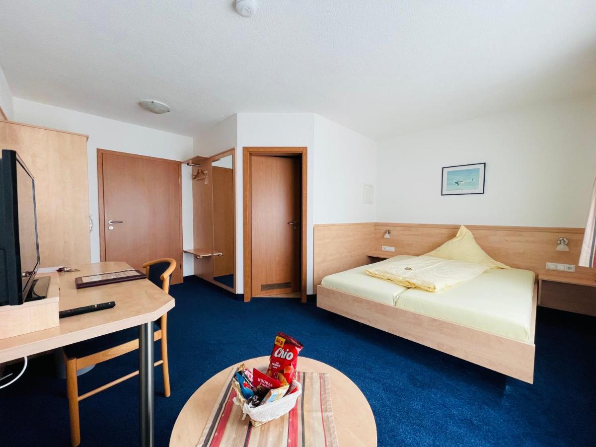 Hotel Zum Fliegerwirt Mengen Exterior photo